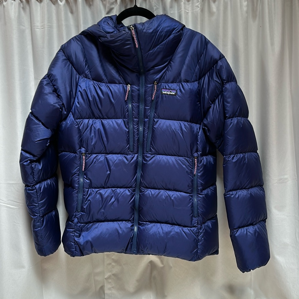 Like New Patagonia Large fits Roy 800 fill down puffer, blue size large